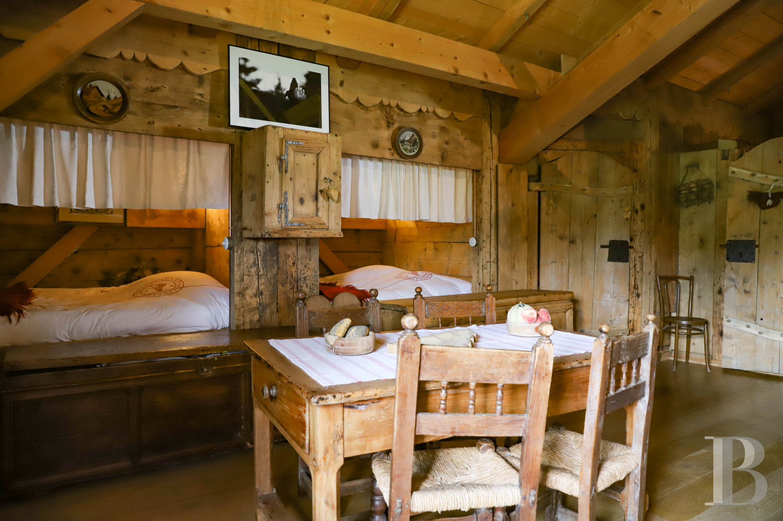 A traditional chalet barn surrounded by alpine pastures in Haute-Savoie, not far from Morzine - photo  n°26